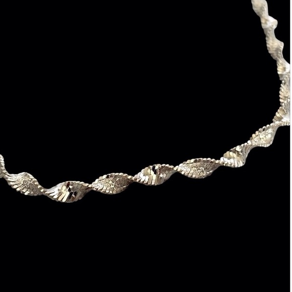 925 Italy Sterling Silver Twisted Herringbone Ribbon Necklace 18” - Picture 2 of 3